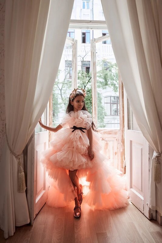 Różowa Mini sukienka Quinceanera suknia balowa bez ramiączek tiulowa z falbanami kwiatowa dziewczynka sukienki na ślub meksykańskie suknie na konkurs piękności dziecko