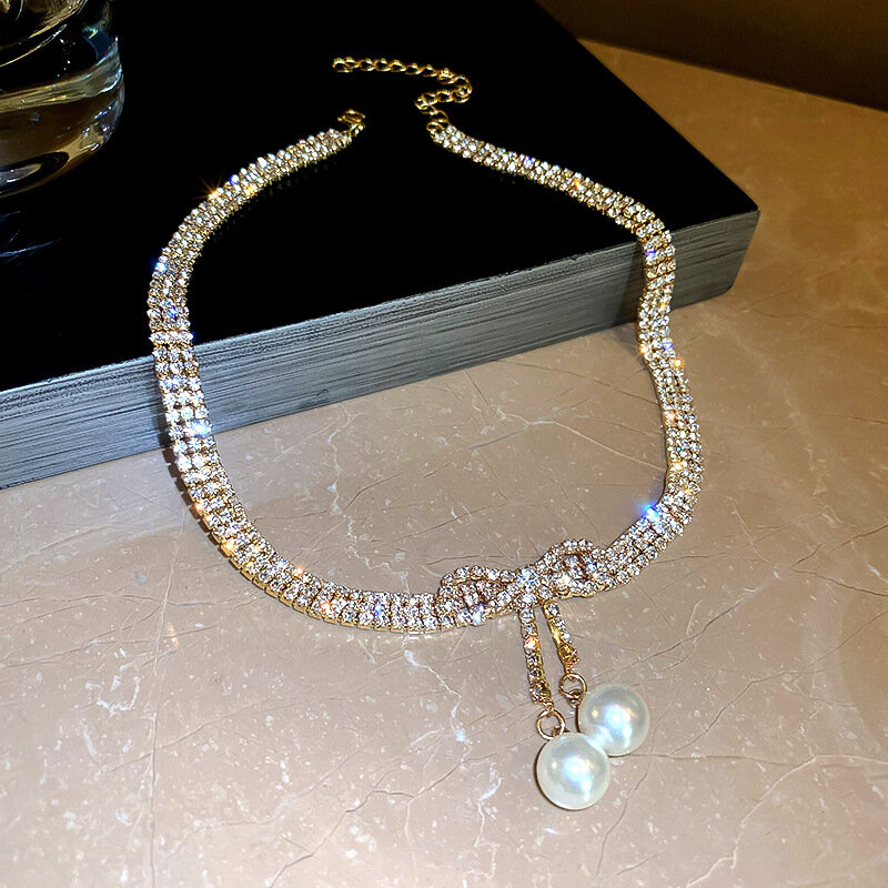 Luksusowe trzy rzędy pełna z kryształu górskiego z frędzlami perła złoty Choker naszyjnik dla kobiet regulowany motyl naszyjnik biżuteria