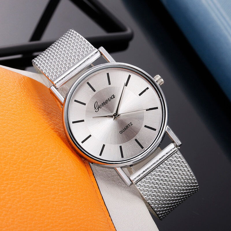 นาฬิกาควอตซ์สำหรับผู้หญิงคุณภาพสูงกระจกสีฟ้าโดดเด่นไม่เหมือนใครนาฬิกาข้อมือสำหรับผู้หญิง