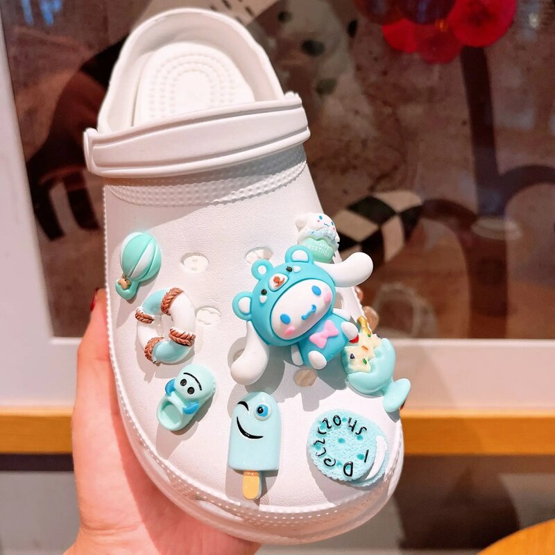 7-8 pz/set accessori Sanrio ciondoli per scarpe Set di fibbie Anime Hello Kitty Kuromi Cinnamoroll Melody Kawaii LED regalo di fascino fai da te