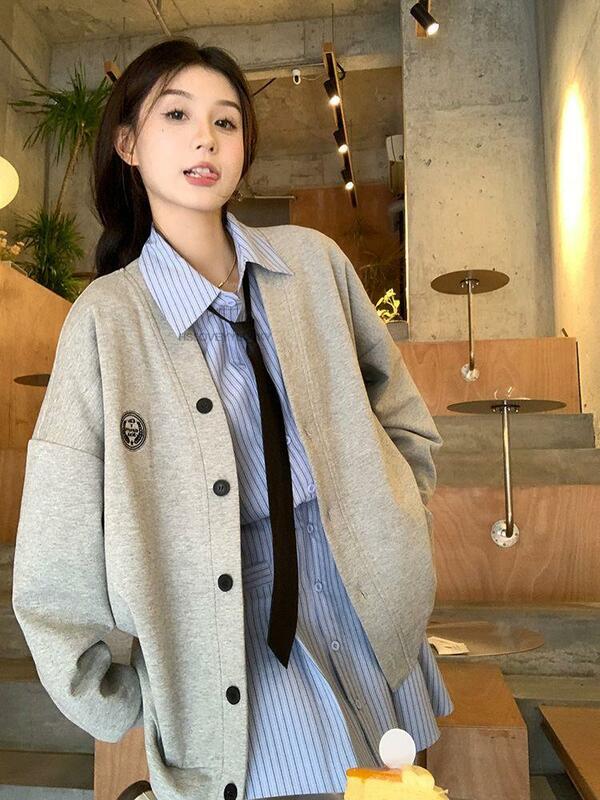 Sweter z długimi rękawami kurtka w stylu studenckim damska haftowana z dekoltem w szpic luźny uniwersalny kardigan w stylu koreańskim w stylu College Jk zestaw