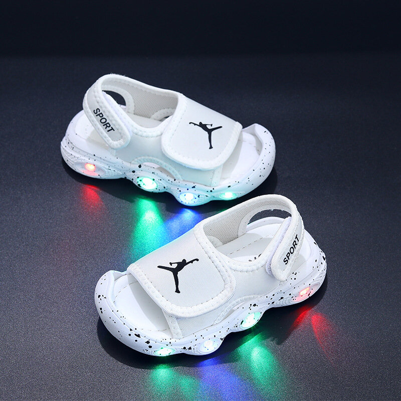 Sepatu anak laki-laki anak perempuan bayi Sneakers berpori penjualan laris sandal anak ringan LED Musim Panas modis merek baru sepatu anak-anak klasik balita