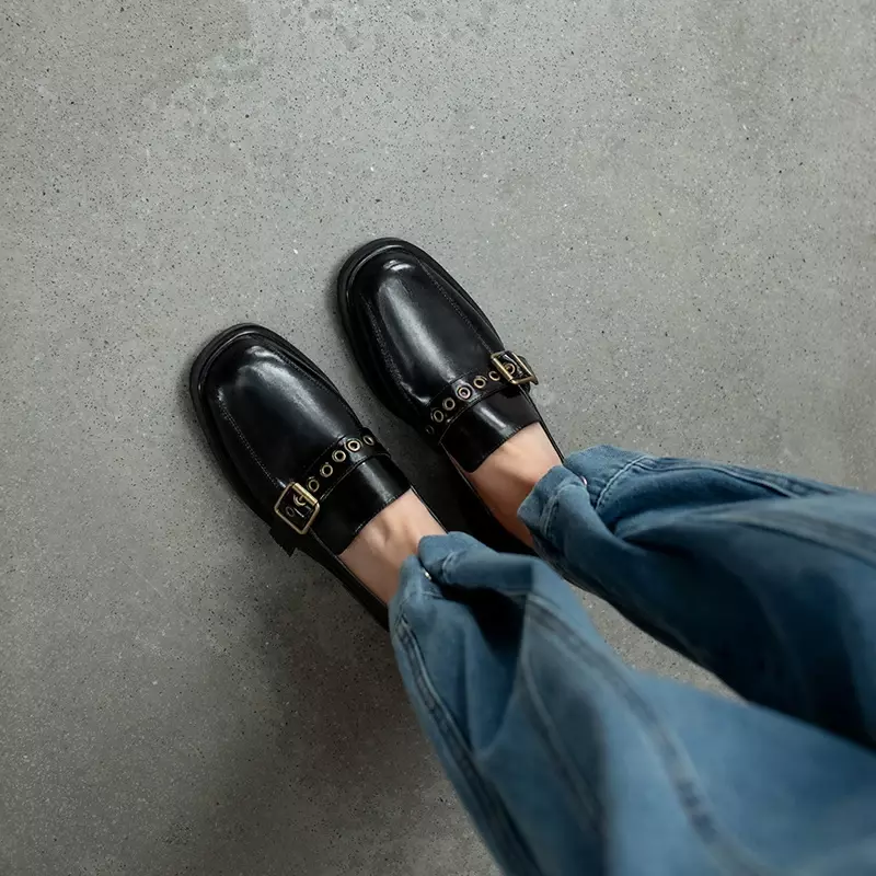 Vendita calda scarpe da donna lunghezza 22-25cm décolleté in pelle naturale punta quadrata fibbia tacchi da donna 2 colori scarpe nere tacchi per donna