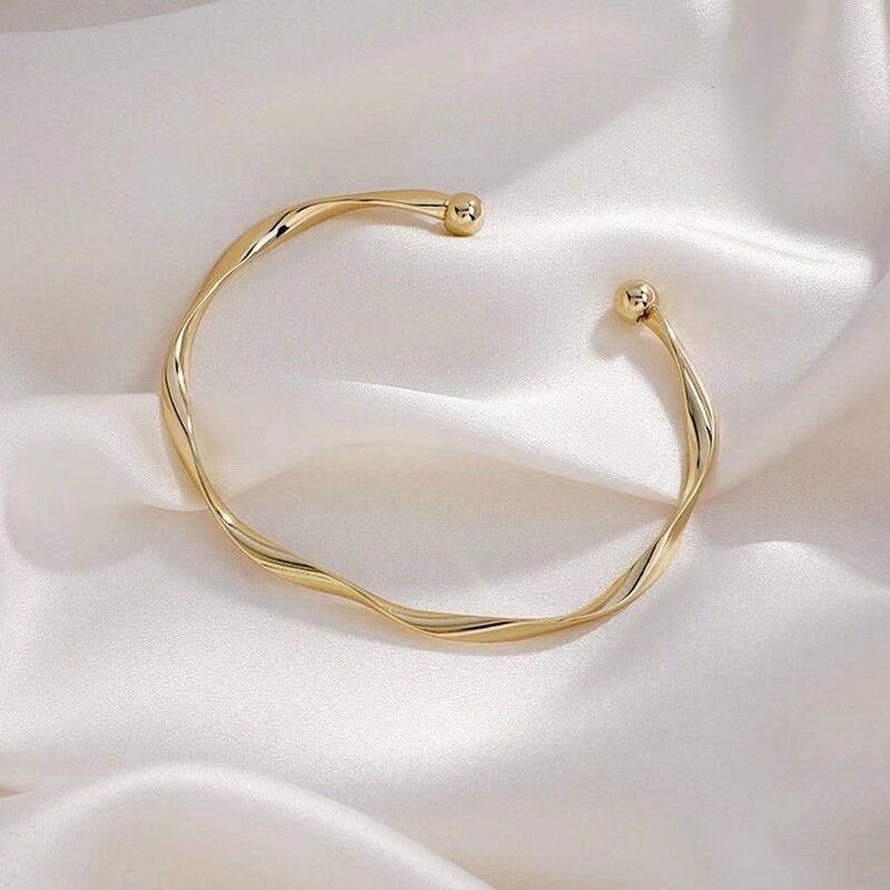Fashion buka gelang warna emas Glossy Twisted tipis gelang untuk wanita wanita terbuka minimalis gaya Charm manset gelang perhiasan