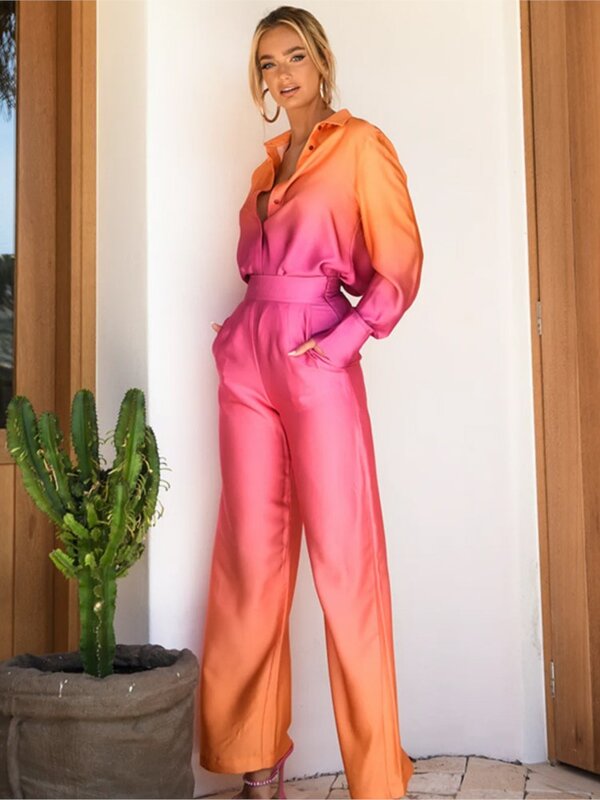 Комплект из двух предметов женский атласный с градиентным принтом, рубашка с длинным рукавом, свободные прямые брюки с высокой талией, уличная одежда, осень 2024