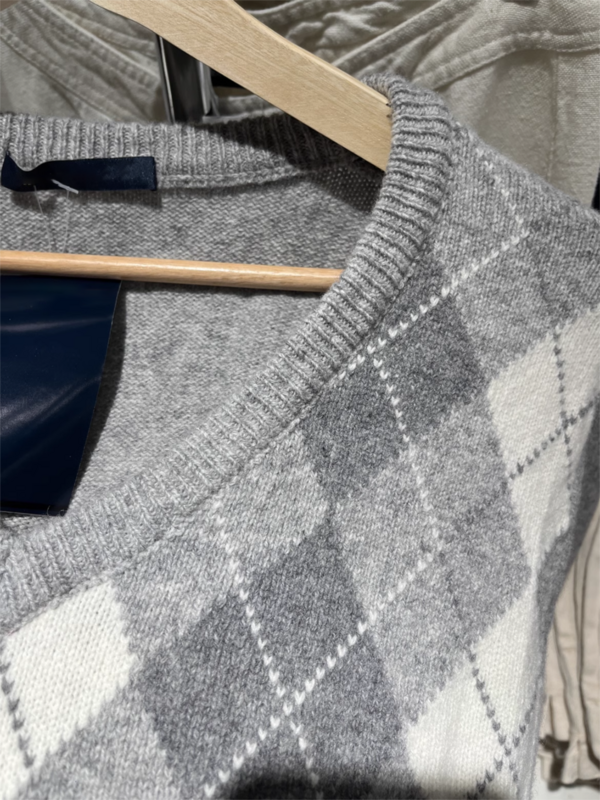 Styl Preppy luźny sweter damski z dekoltem w serek z długim rękawem pulower bawełniany jesień w stylu Vintage na co dzień swetry dla kobiet