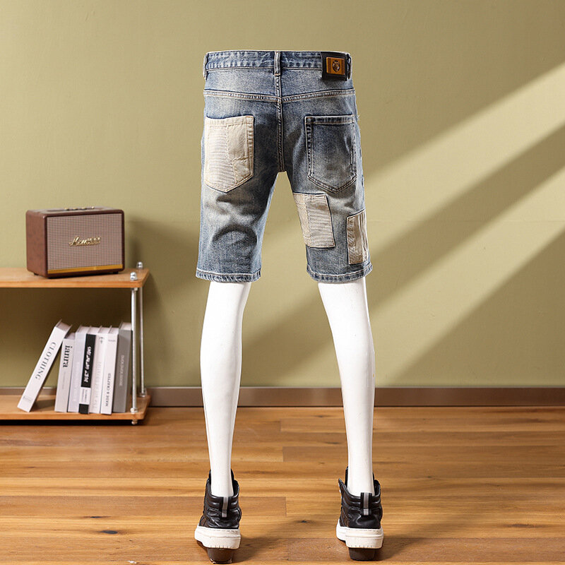Jeans corti da uomo con cuciture Patchwork strappati alla moda Slim ricamati personalità Street pantaloni medi da motociclista retrò