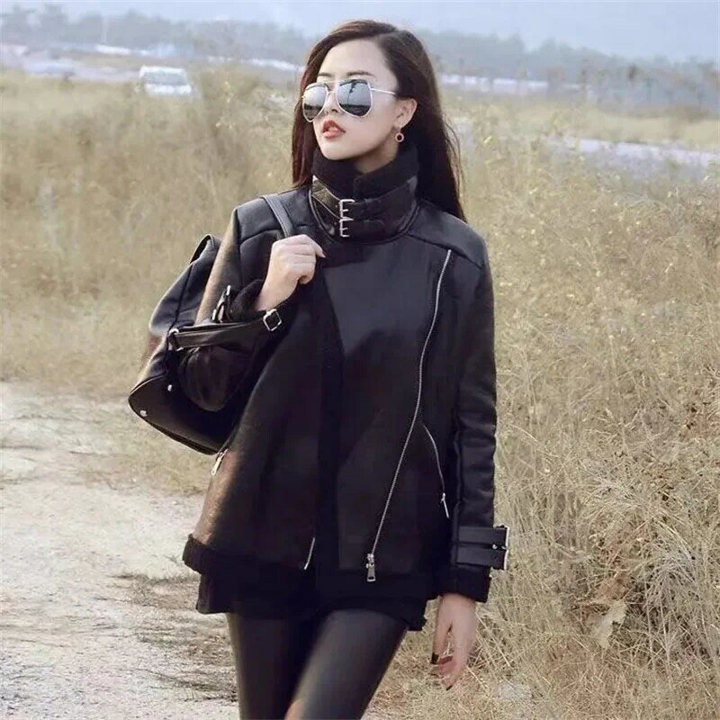 Осенне-зимняя Черная куртка из искусственной кожи, Женская Корейская свободная интегрированная куртка из овечьей шерсти с мехом, плюшевое теплое пальто, верхняя одежда из овечьей шерсти