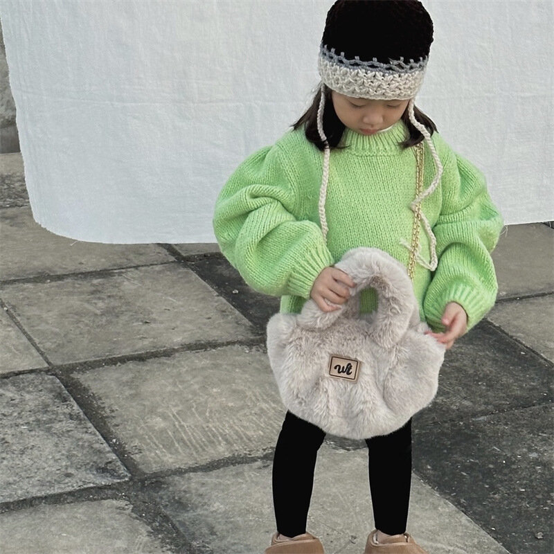 Tas untuk anak perempuan musim gugur dan musim dingin mode baru gaya Korea berbulu anak perempuan tangan membawa aksesori tas ponsel 2023