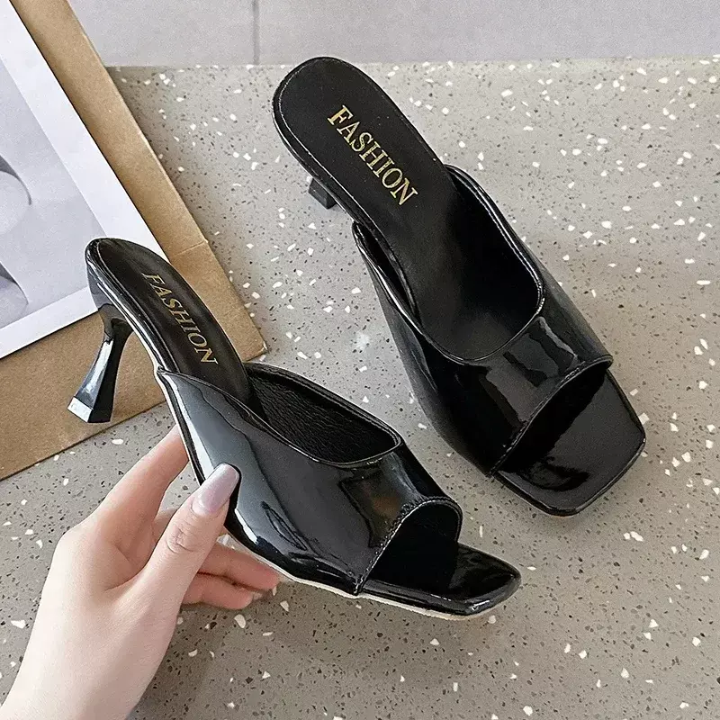 Pantofole da donna 2024 estate nuova moda Solid Square Toe scarpe a spillo per le donne comode pantofole con tacco alto a bocca superficiale
