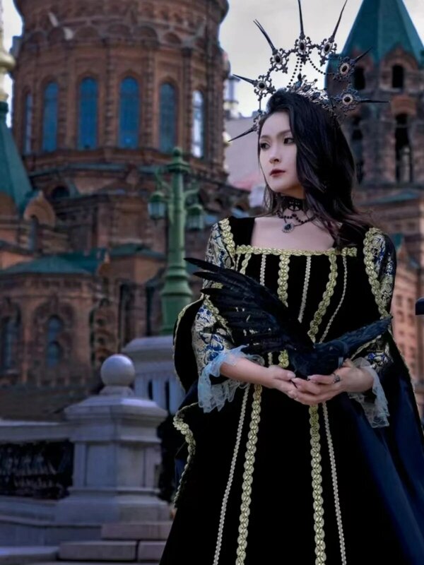 التصوير الفوتوغرافي للسفر الروسي الداكن ، الملابس السوداء للهدايا