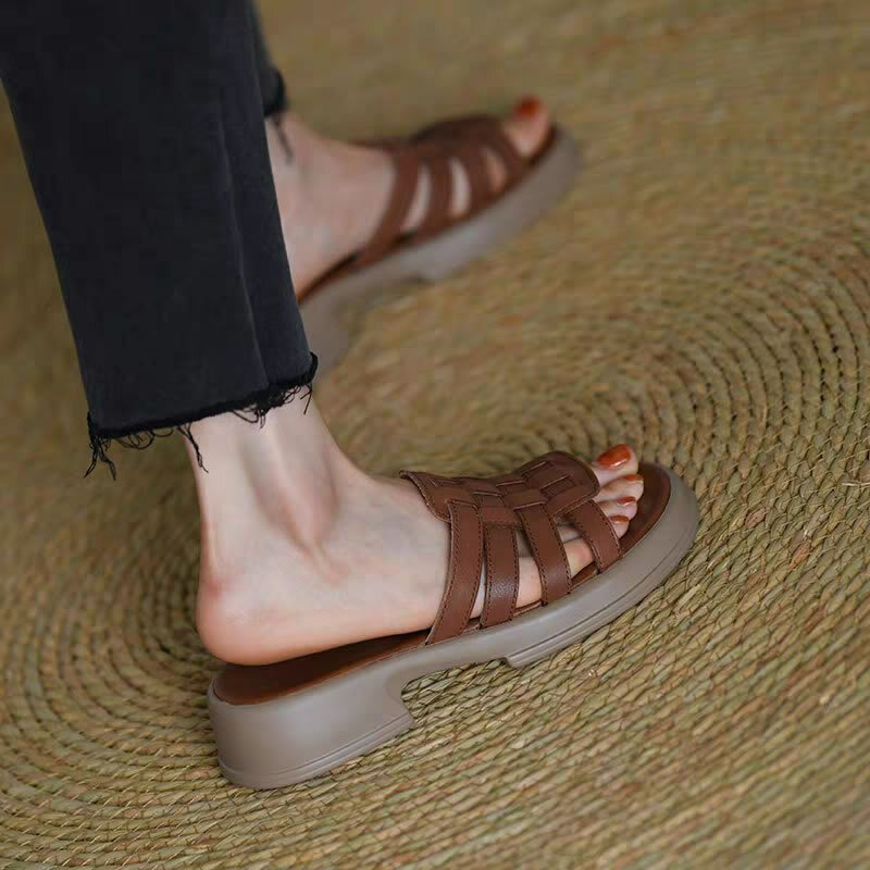 Sandálias de couro genuíno estilo romano para mulheres, chinelos macios de tecido plano para senhoras, sapatos externos, slides, verão