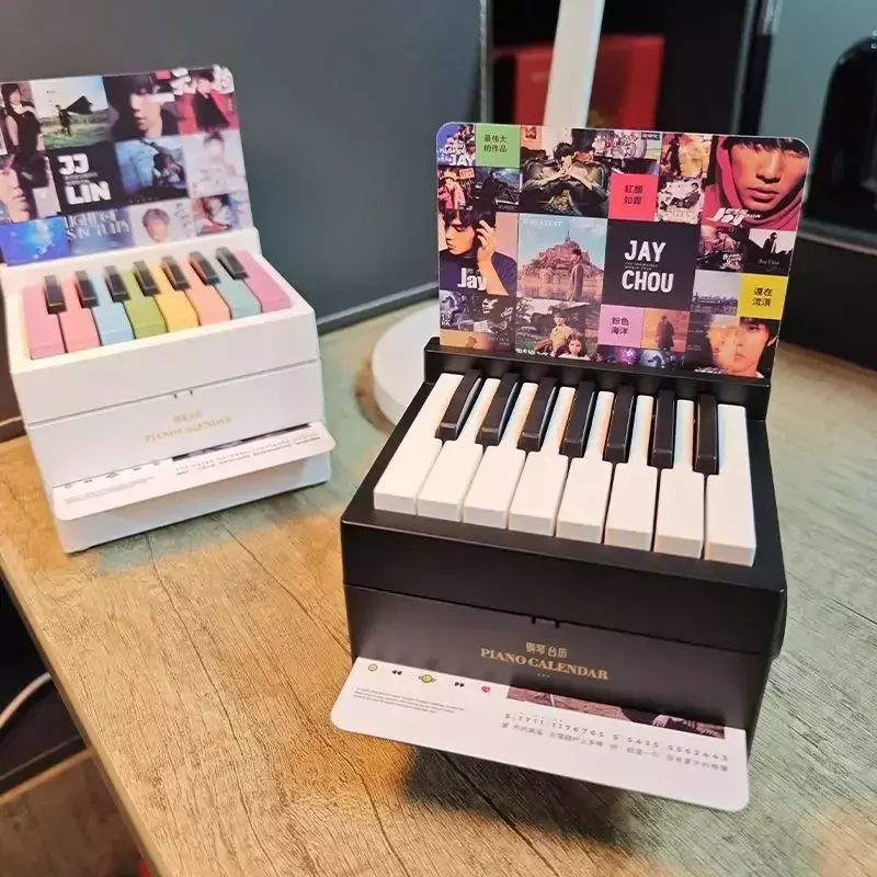 Grywalne pianino Jay Chou kalendarz biurkowy ozdoby peryferyjne na pulpicie. Każda karta jest cotygodniową kartą kalendarza z nutami fortepianu.