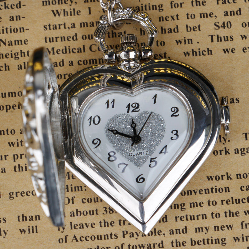 Reloj de bolsillo de cuarzo tallado hueco en forma de corazón, números árabes con cadena colgante, hombres y mujeres, regalos para estudiantes, joyería Popular