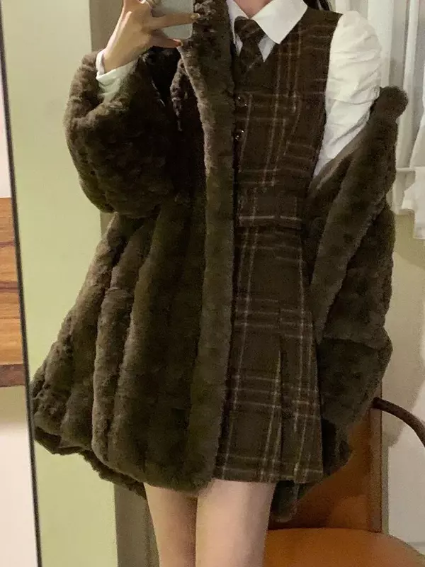 Зимнее молодежное пальто из искусственного меха кролика, новинка 2023, модные трендовые плюшевые пальто для женщин
