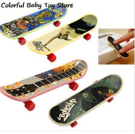 1 buah lucu papan jari Skateboard Fingerboard Skate jari papan mainan Hadiah untuk anak laki-laki anak-anak pesta bantuan