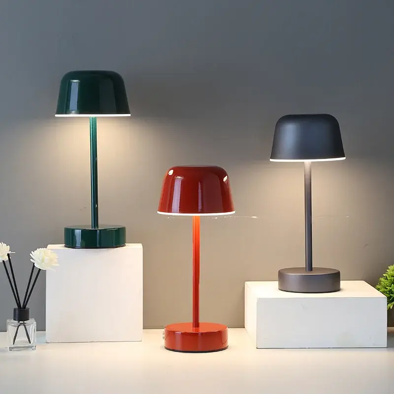 Lampu meja jamur, lampu meja logam desain seni untuk kamar anak minimalis lucu pencahayaan portabel perlengkapan lampu samping tempat tidur