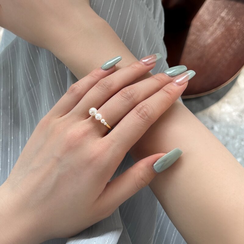 The New S925 Sterling Silver Ring Features A Simple and Plain Pearl Inlay, Exquisite and Versatile, and A Unique and Niche