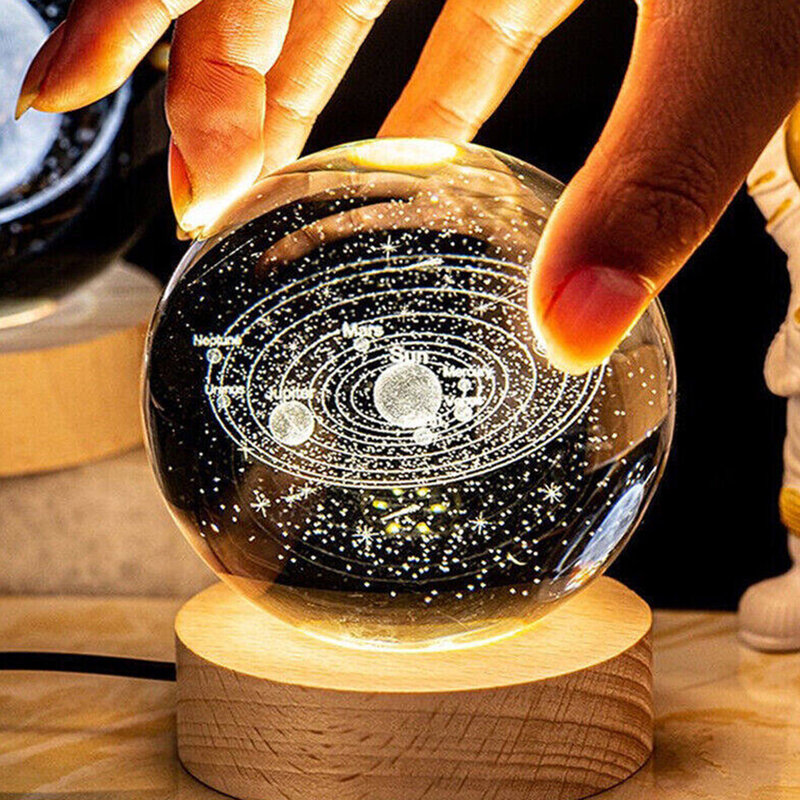 Lampu bola kristal 3D Planet kaca LED, lampu malam hangat Laser terukir sistem surya dunia semesta hadiah ulang tahun dasar kayu