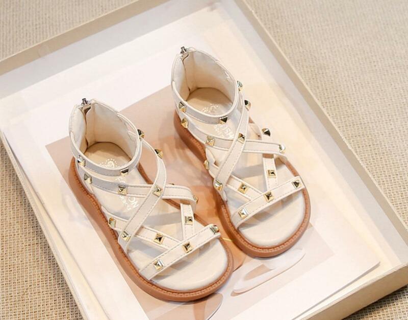 Sandálias estilo coreano para menina, sapatos de verão com pérola, estilo romano, planas, antiderrapantes, casuais, sapatos de praia