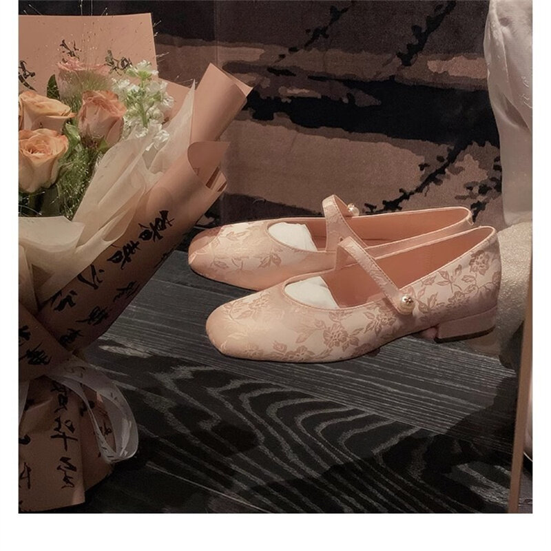 Новинка 2024, женская обувь, повседневная женская обувь в китайском стиле с ручной цветочной вышивкой, Национальная обувь для танцев, Grace