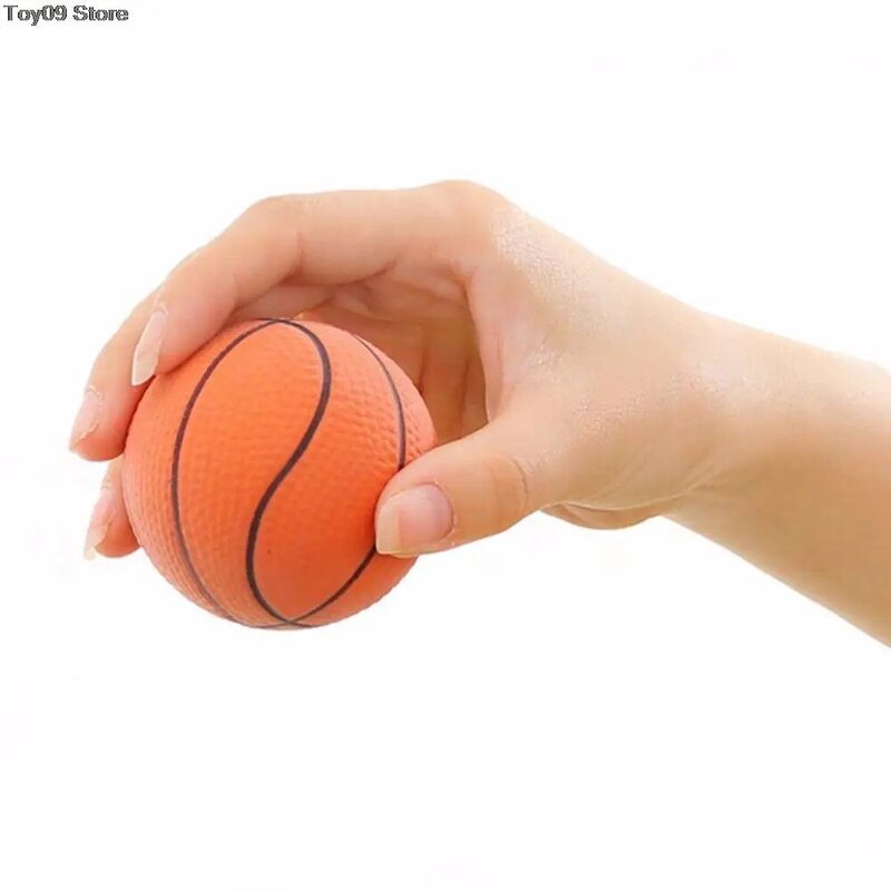โฟมยางลูกบอลของเล่นบาสเกตบอลมือข้อมือการออกกำลังกายความเครียดบีบโฟมที่มีสีสันสำหรับคริสต์มาสของขวัญ6.3ซม.