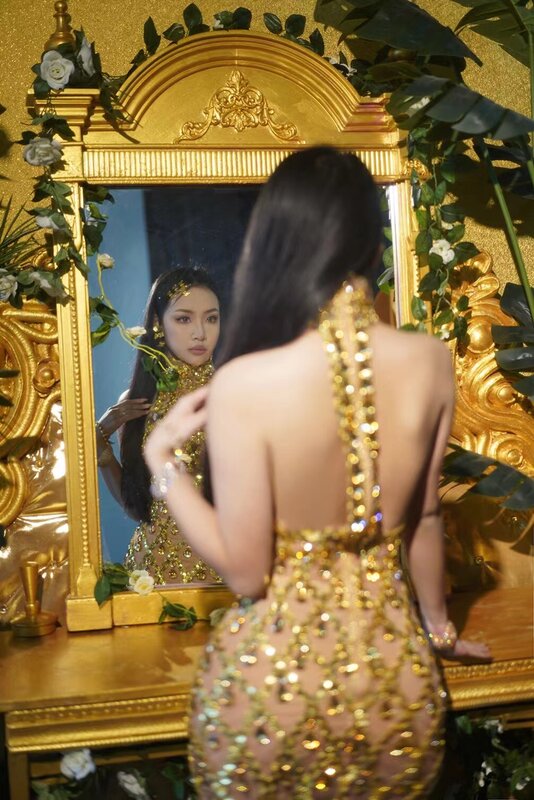 Produk Tren Cantik Gaun Tanpa Lengan Berlian Berkilau Seksi Wanita 2023 Gaun Malam Krep untuk Pesta Makan Malam