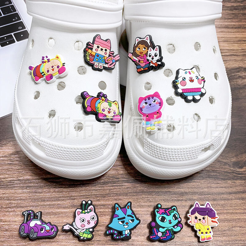 7 buah/set Gabby's rumah boneka Anime dekorasi Crocs sepatu jimat sandal lucu aksesori sepatu PVC lencana untuk anak-anak hadiah Natal