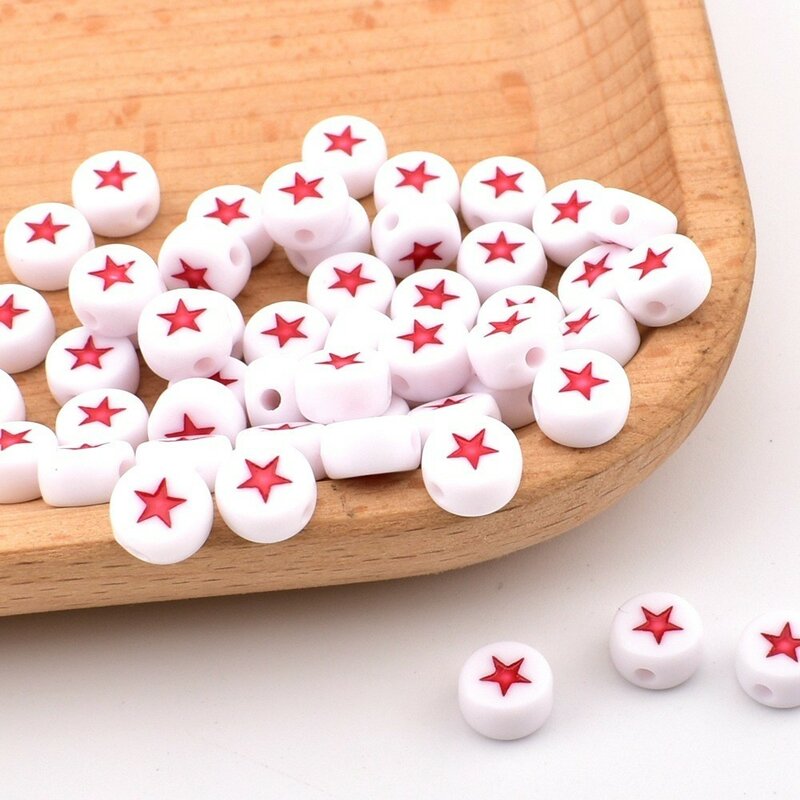 50 teile/los 7*4*1mm diy acryl buchstaben perlen runder weißer hintergrund rote stern perle für schmuck herstellung