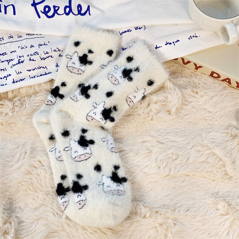 Осенне-зимние Бархатные носки кораллового цвета, Милые Пушистые Носки с рисунком коровы для женщин, утепленные носки средней длины для сна для девочек, носки для дома