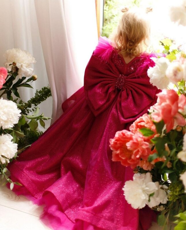 Wspaniały gorący różowy maluch dziewczynka sukienka urodzinowa duża kokarda długie rękawy dla księżniczki na konkurs piękności piórka na ślub bal sukienki z trenem