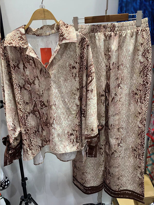 Camisa solta de lapela vintage com estampa serpentina feminina, conjunto de 2 peças, calças largas com cintura elástica, moda primavera, nova, 2024