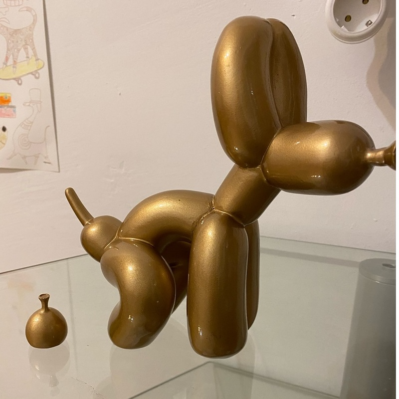 Statue de chien caca en résine, sculpture animale debout, décoration de la maison, décor de bureau artisanal, ballon noir et or