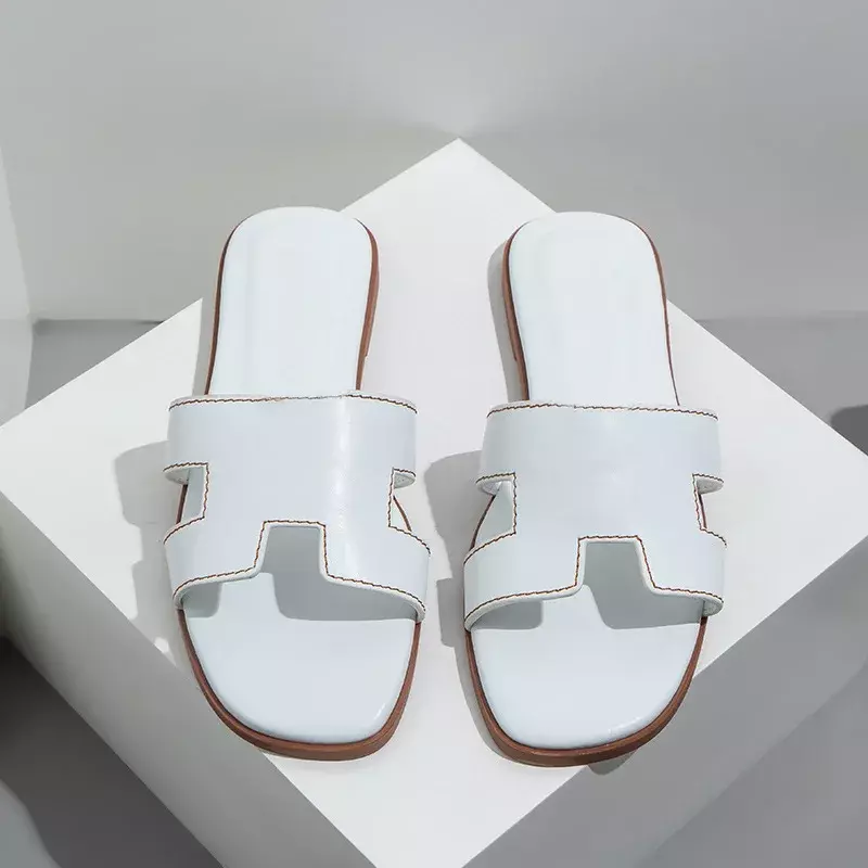 Europäische und amerikanische Süßigkeiten Mode Leder h Hausschuhe für Damen Sommer Hausschuhe Sandalen flache Damenschuhe vielseitig 2024 neu
