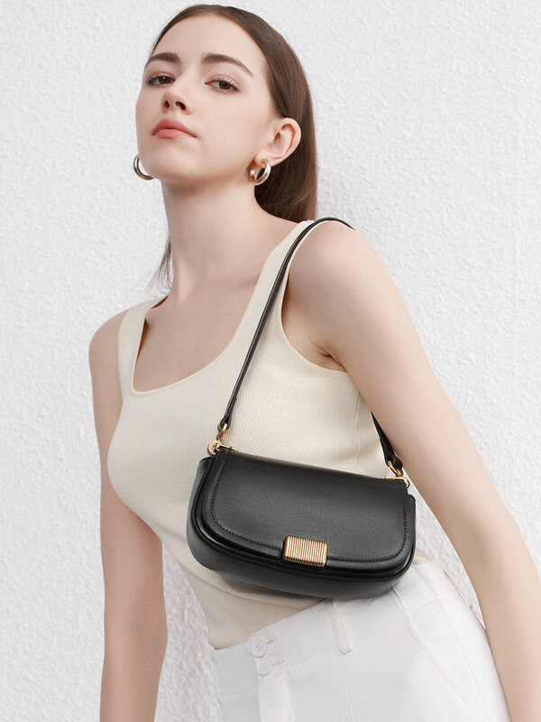 Borsa da ascella monospalla con struttura di design di nicchia in pelle borsa da sella alla moda da donna nuova versatile 2024