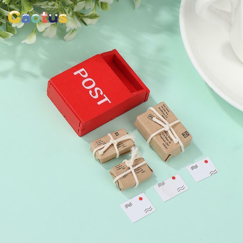 Miniatur rumah boneka 1:12 kotak huruf merah kotak surat dengan pos karung kartu pos peri pintu Taman furnitur pohon Natal mainan Dekor