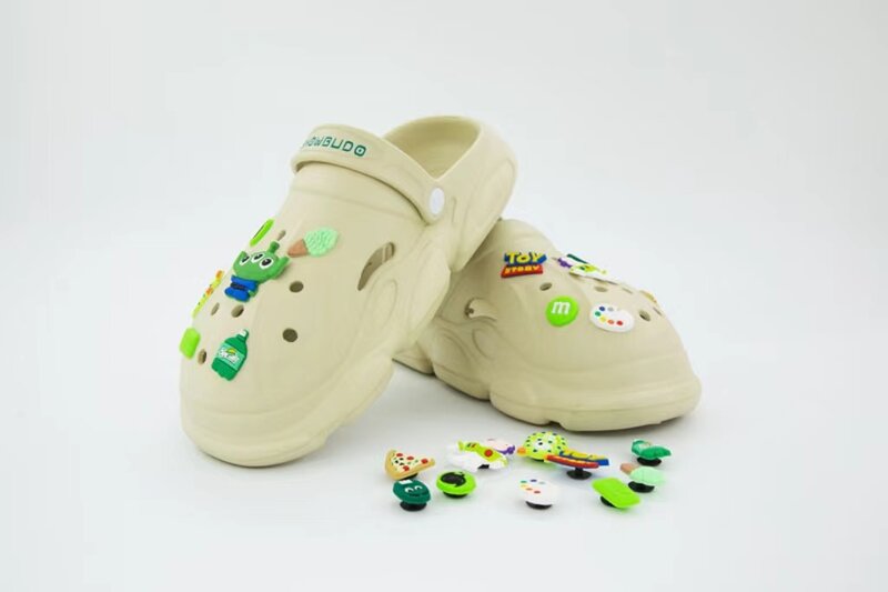 12 buah mainan Disney hiasan sepatu Charm lucu dekorasi sepatu untuk remaja anak-anak dewasa, aksesori sepatu pesta