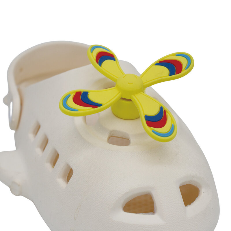 Sandalias giratorias de PVC para niños, accesorios de dibujos animados divertidos, decoración de zapatillas, regalo para niños, 1 piezas