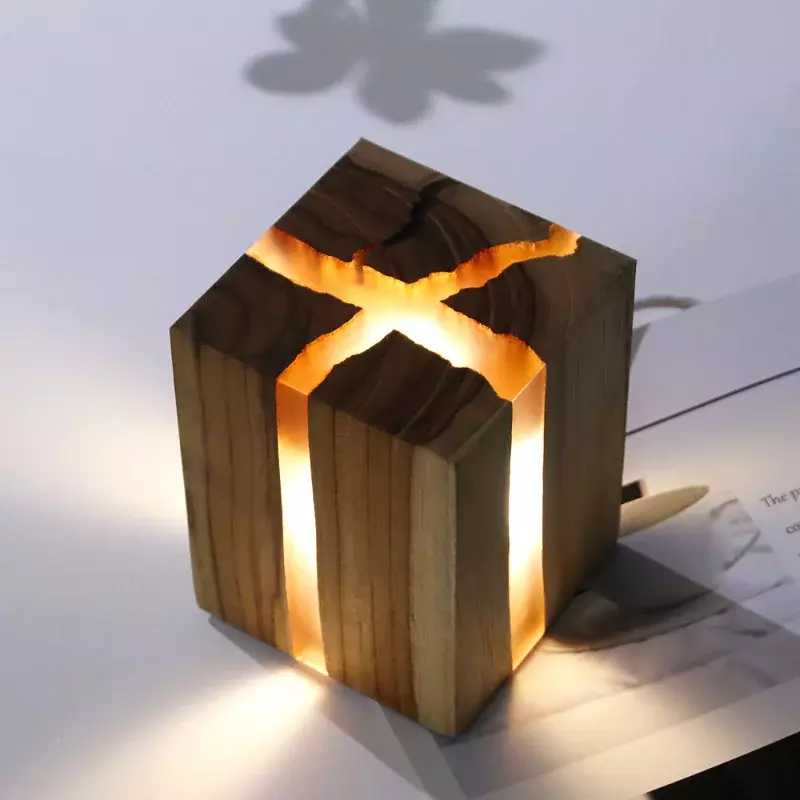 Lampada da comodino creativa per camera da letto lampada da tavolo crepa atmosfera decorazione ornamenti in legno massello Design nordico regalo luce notturna a LED