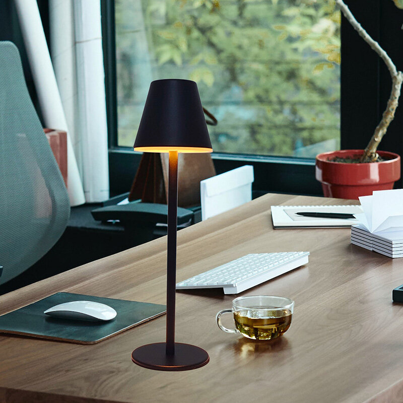 Creative Office Restaurant Bar Table studio ricaricabile lettura Touch Led lampada da tavolo con porta di ricarica Usb Cordless