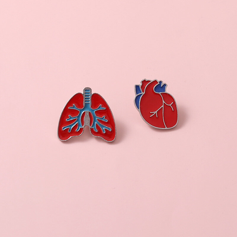 Narządy medyczne broszka emaliowana serce klatka piersiowa mózg kręgosłup brzuch kobiety macica zęby płuc kreatywne metalowa plakietka Punk przypinka biżuteria