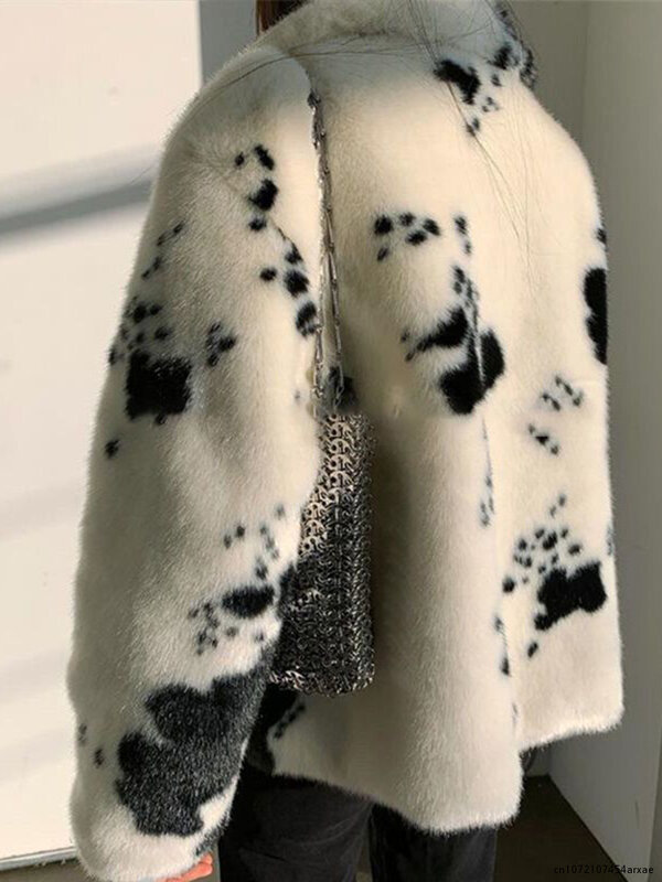 Chaquetas gruesas de piel sintética para mujer, chaqueta con estampado de vaca blanco y negro, ropa holgada y cálida de moda coreana con botones