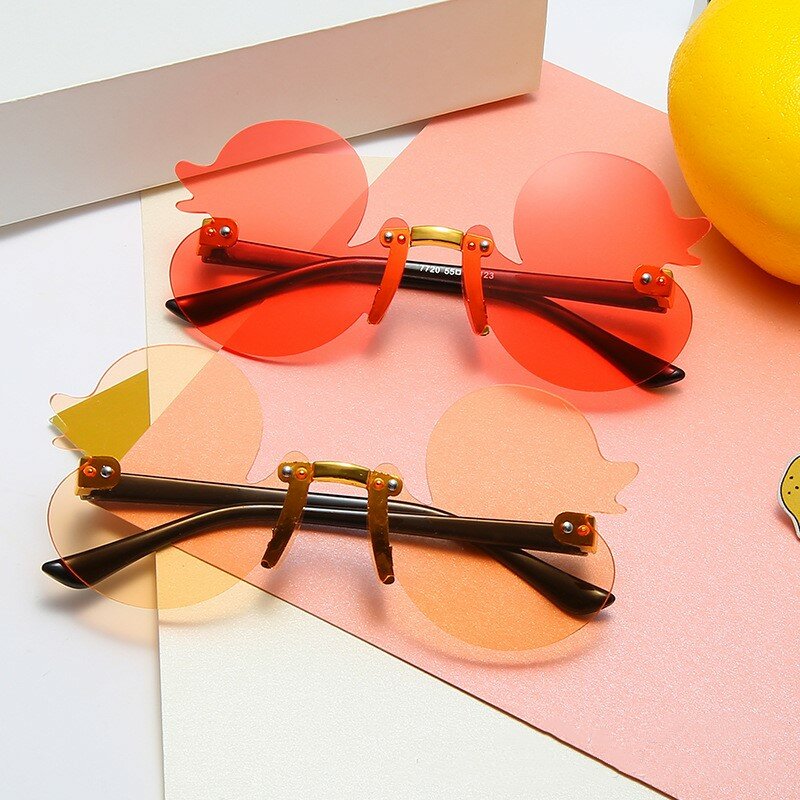 Moda occhiali da sole per bambini senza montatura Cartoon Duck Shape parasole occhiali Anti-ultravioletti occhiali decorativi per feste per bambini 2023