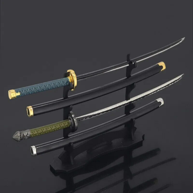 Nieuwe 4Pcs Japanse Anime Wapen Game Sleutelhanger Model Replica Pistool Spear Zwaarden Mes Japanse Royal Katana Verjaardagscadeau Kind speelgoed