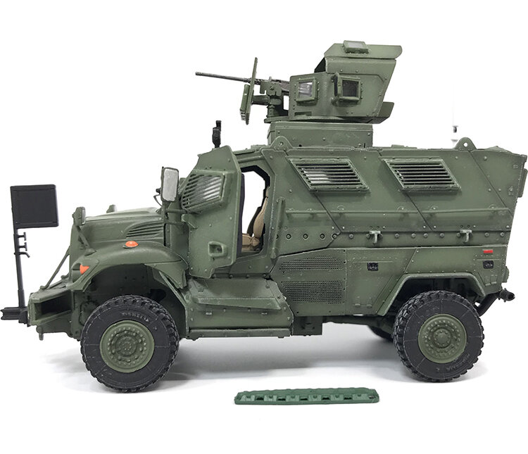 1: 72 US M1224 MaxxPro الألغام المضادة لكمين نموذج السيارة العسكرية الخضراء نموذج جمع المنتج النهائي