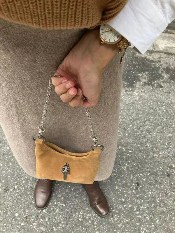 กระเป๋าเล็กกระเป๋าใต้วงแขนสายโซ่หนังนิ่มสำหรับผู้หญิงกระเป๋าพาดลำตัวสะพายไหล่เส้นเดียว2023ใหม่