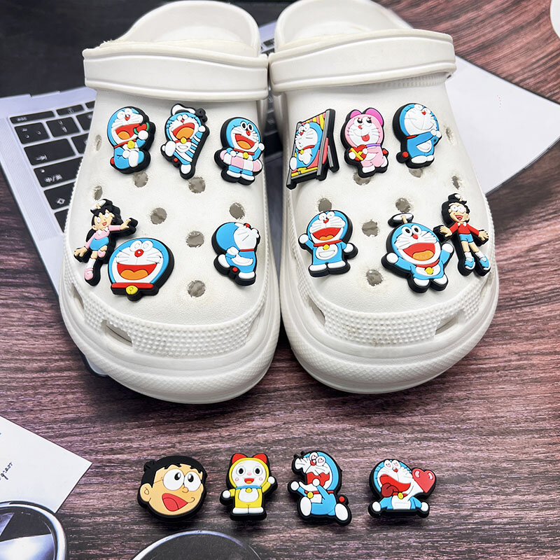 Doraemon Sapato Encantos Acessórios, Sandálias Sapato Decorações, Jeans Pins Badge, Kids Party Favors, Venda Única, 1Pcs