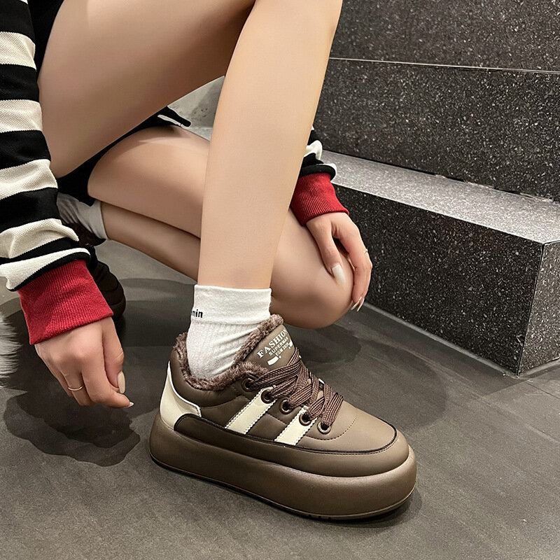 Zapatos de suela gruesa para pan, calzado informal versátil de cuero suave y algodón de felpa, novedad de otoño e invierno, 2023