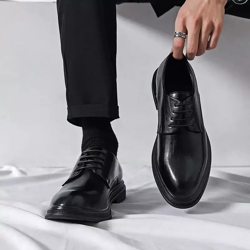 Zapatos de cuero de moda para hombres, zapatos coreanos de negocios, ropa Formal, zapatos puntiagudos para hombres, estilo británico juvenil, pequeño novio negro, Sh