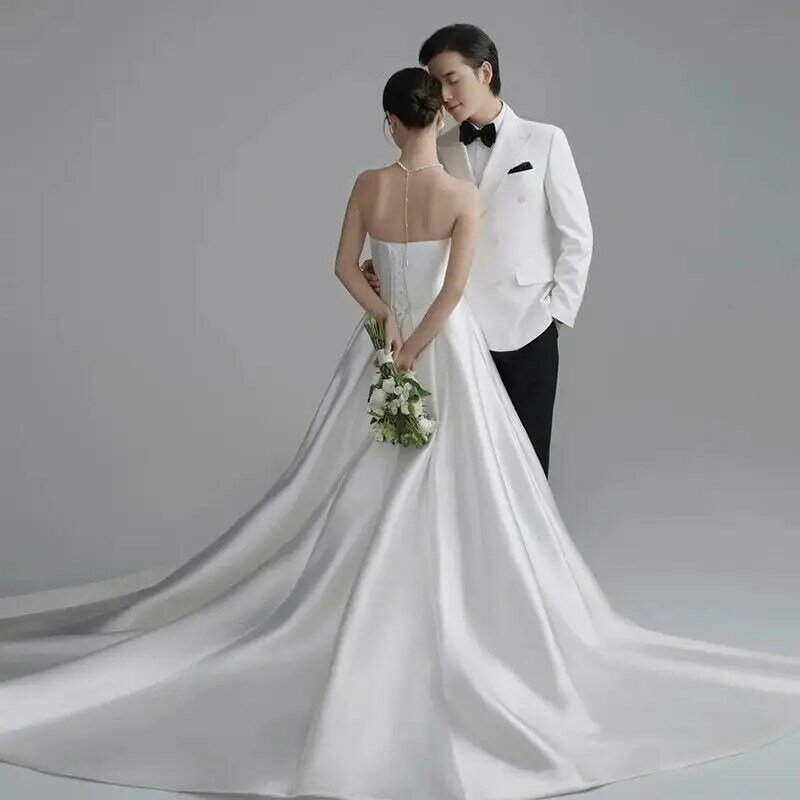 Gaun pengantin tanpa tali seksi gaun pengantin sederhana renda tanpa lengan Korea pernikahan gaun pengantin kustom Satin nyaman dengan kereta kecil